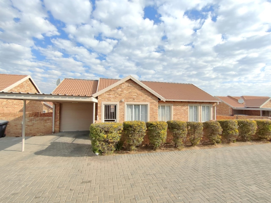 3 Bedroom Property for Sale in Kosmosdal Gauteng