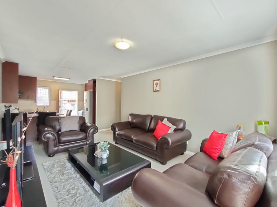 3 Bedroom Property for Sale in Kosmosdal Gauteng
