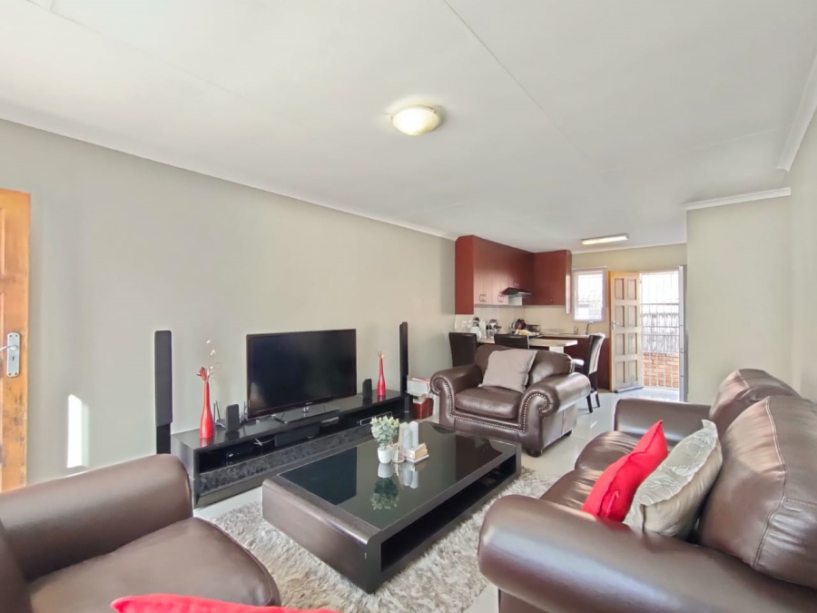 3 Bedroom Property for Sale in Kosmosdal Gauteng