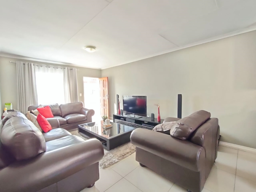 3 Bedroom Property for Sale in Kosmosdal Gauteng