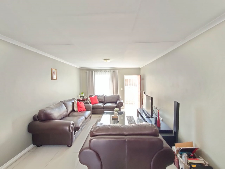 3 Bedroom Property for Sale in Kosmosdal Gauteng