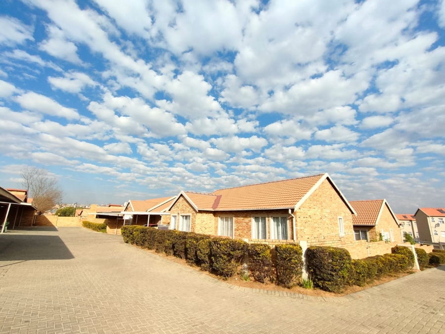 3 Bedroom Property for Sale in Kosmosdal Gauteng