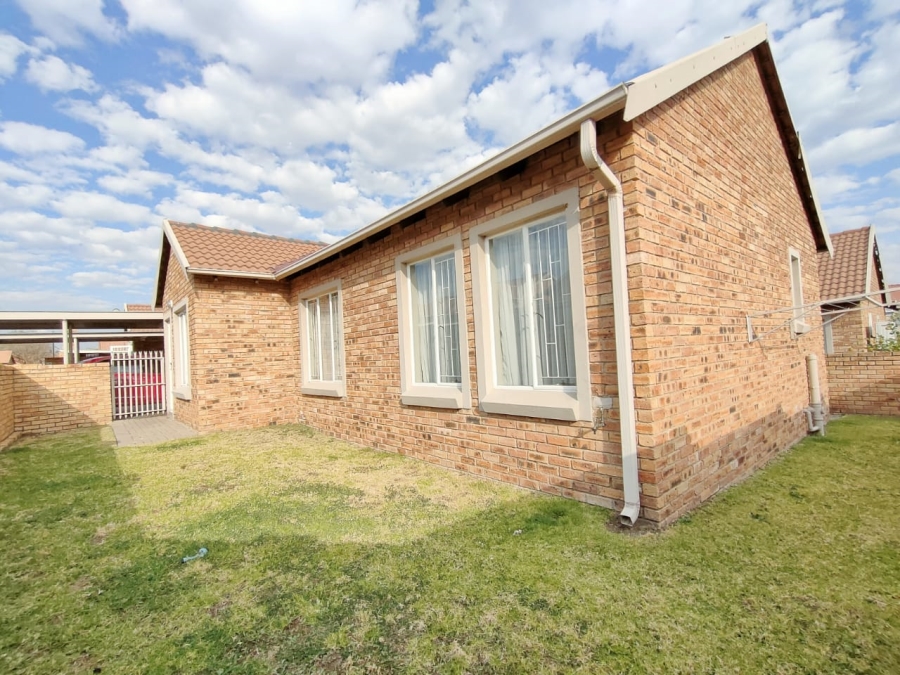 3 Bedroom Property for Sale in Kosmosdal Gauteng