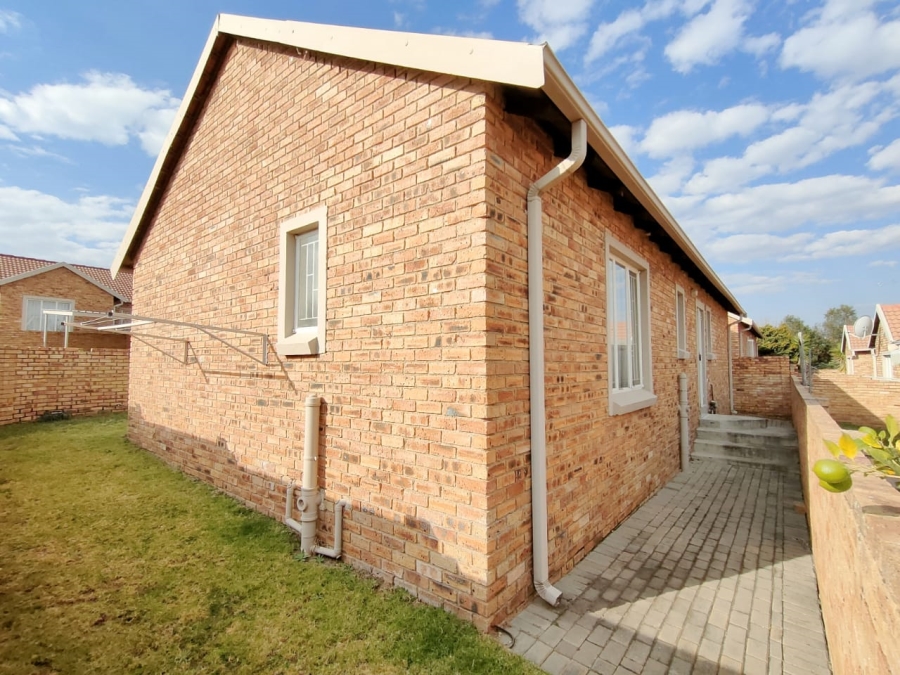 3 Bedroom Property for Sale in Kosmosdal Gauteng