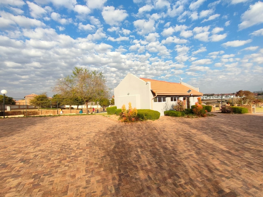 3 Bedroom Property for Sale in Kosmosdal Gauteng