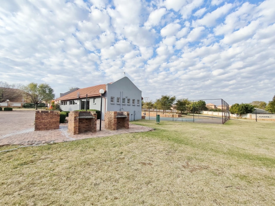 3 Bedroom Property for Sale in Kosmosdal Gauteng