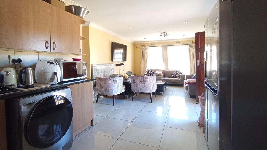 3 Bedroom Property for Sale in Clayville Gauteng