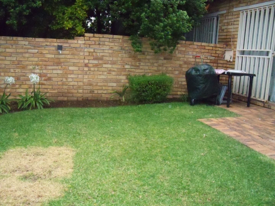 To Let 2 Bedroom Property for Rent in Wilgeheuwel Gauteng
