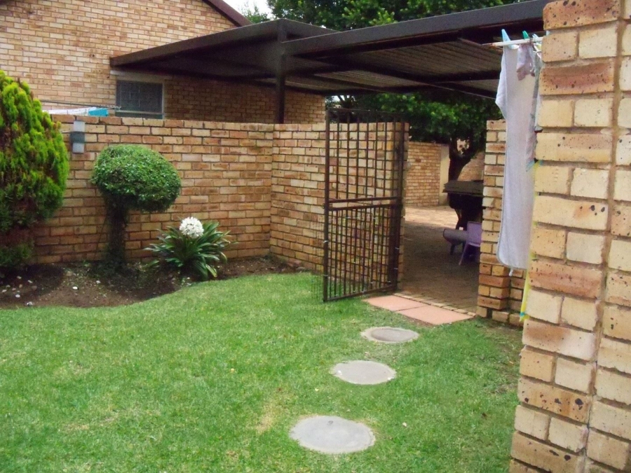 To Let 2 Bedroom Property for Rent in Wilgeheuwel Gauteng