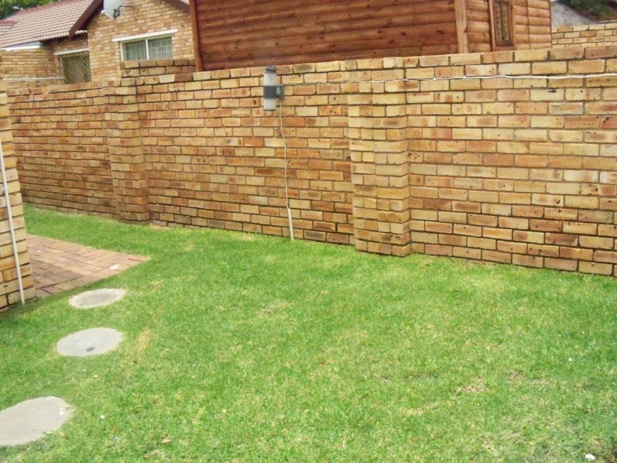 To Let 2 Bedroom Property for Rent in Wilgeheuwel Gauteng