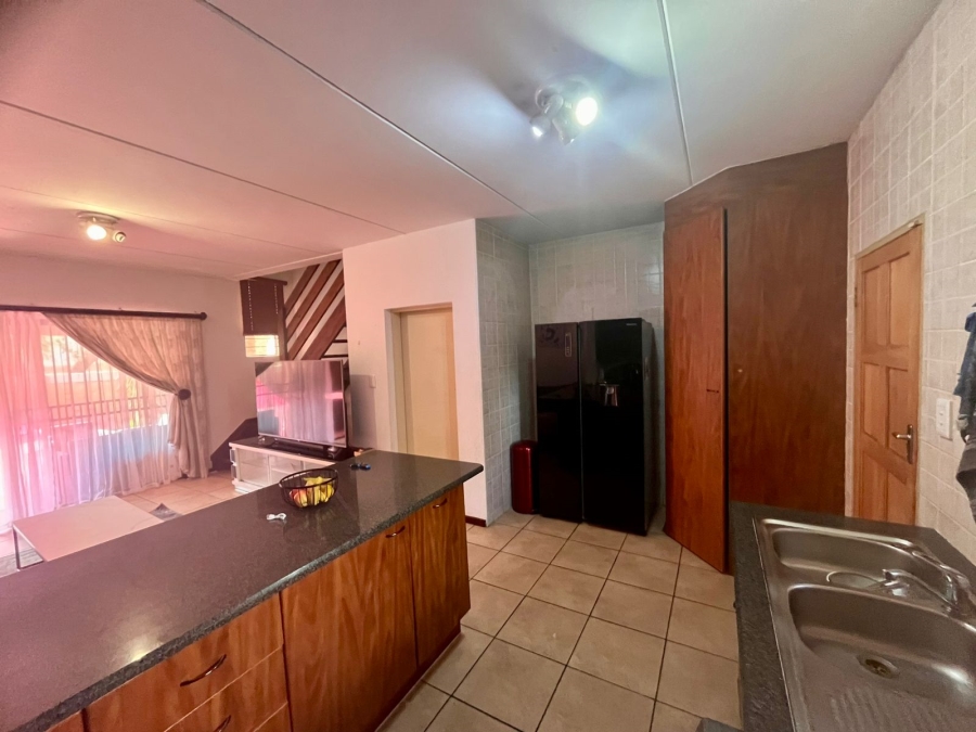 3 Bedroom Property for Sale in Sugar Bush Estate Gauteng