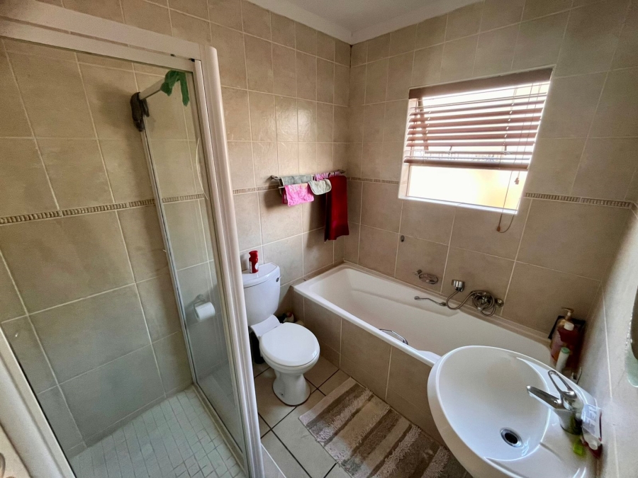 3 Bedroom Property for Sale in Sugar Bush Estate Gauteng