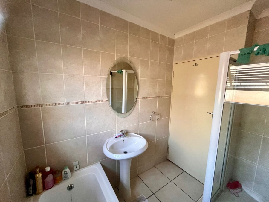 3 Bedroom Property for Sale in Sugar Bush Estate Gauteng