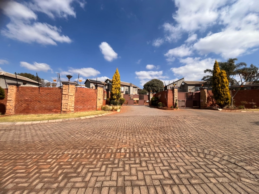 3 Bedroom Property for Sale in Sugar Bush Estate Gauteng