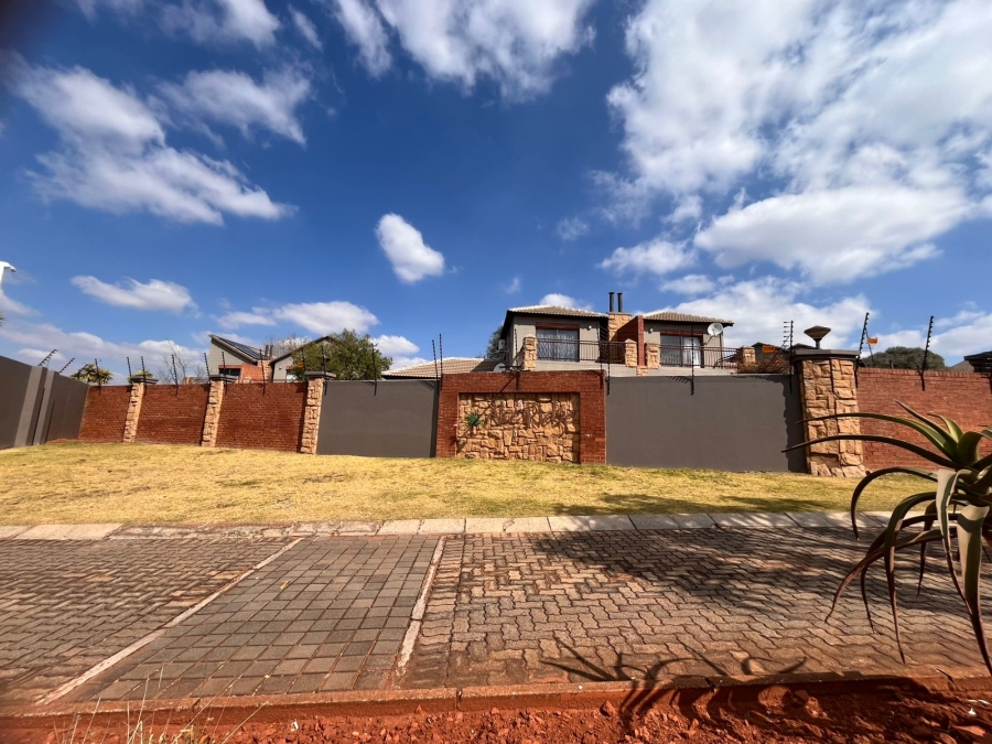 3 Bedroom Property for Sale in Sugar Bush Estate Gauteng