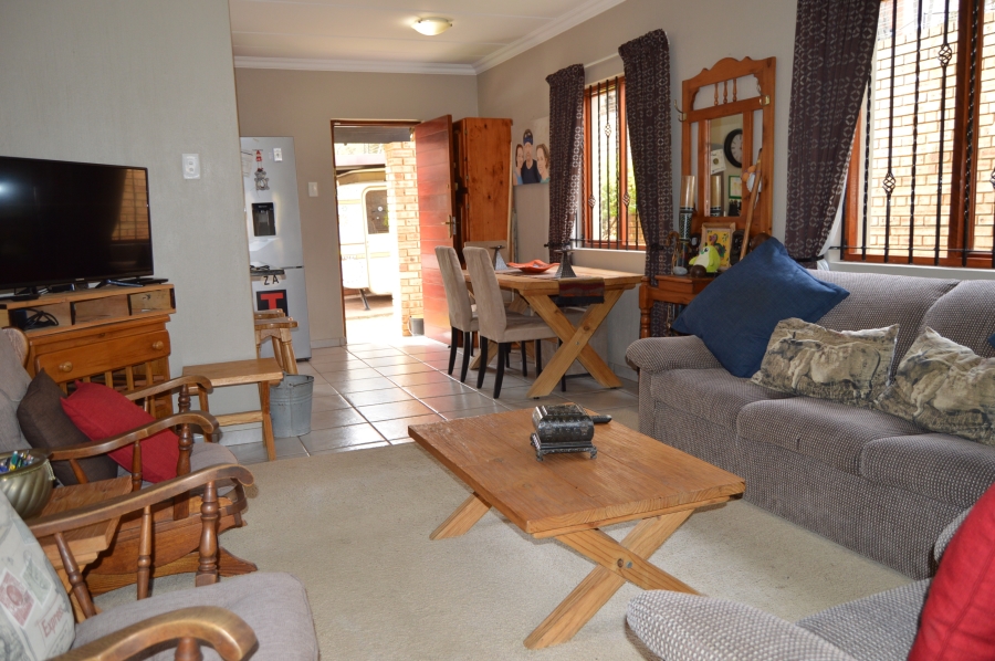 To Let 2 Bedroom Property for Rent in Willowbrook Gauteng