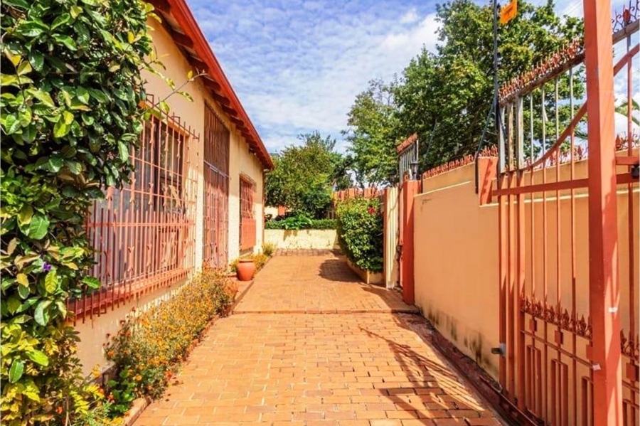6 Bedroom Property for Sale in Kensington Gauteng
