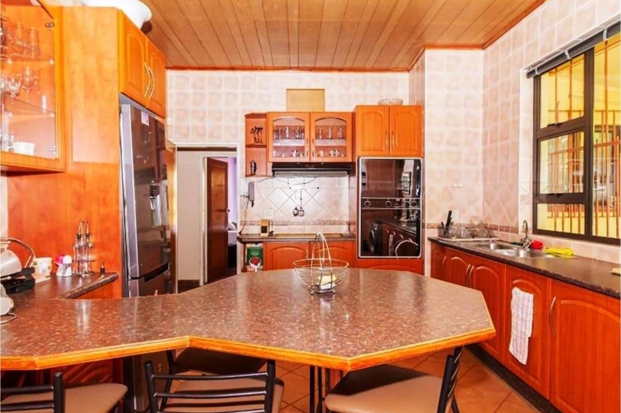 6 Bedroom Property for Sale in Kensington Gauteng