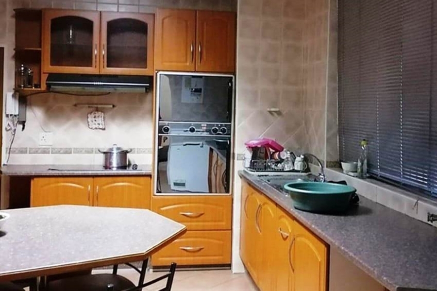 6 Bedroom Property for Sale in Kensington Gauteng