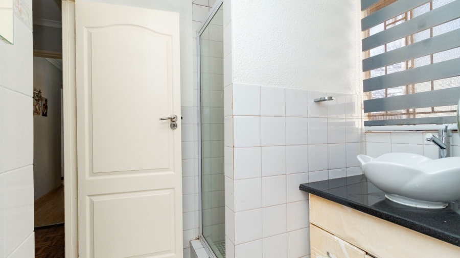 4 Bedroom Property for Sale in Crystal Park Gauteng