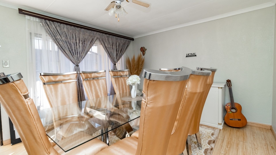 4 Bedroom Property for Sale in Crystal Park Gauteng