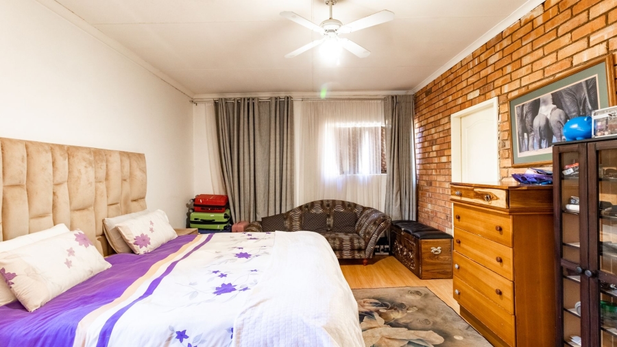 4 Bedroom Property for Sale in Crystal Park Gauteng