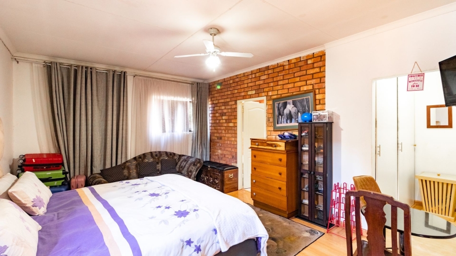 4 Bedroom Property for Sale in Crystal Park Gauteng