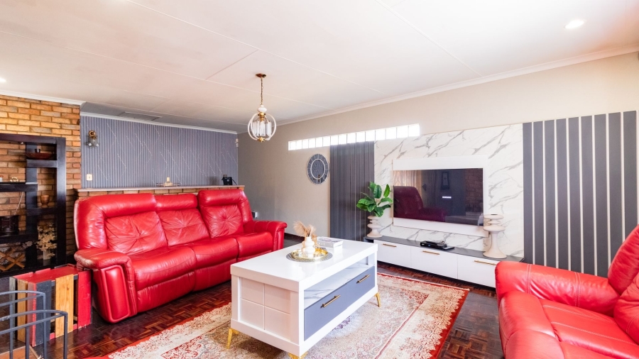 4 Bedroom Property for Sale in Crystal Park Gauteng