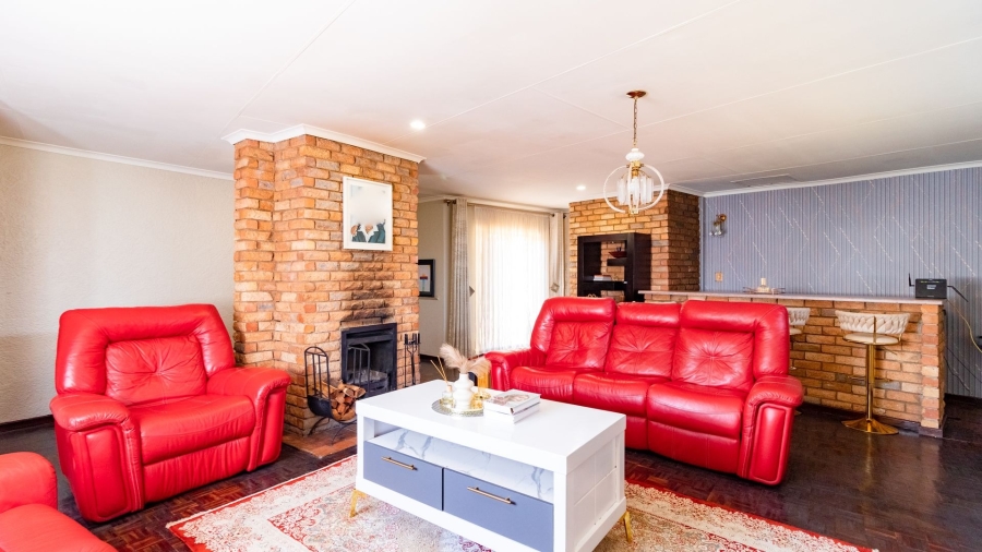 4 Bedroom Property for Sale in Crystal Park Gauteng