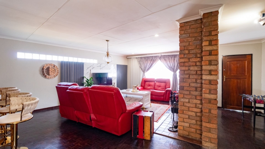 4 Bedroom Property for Sale in Crystal Park Gauteng