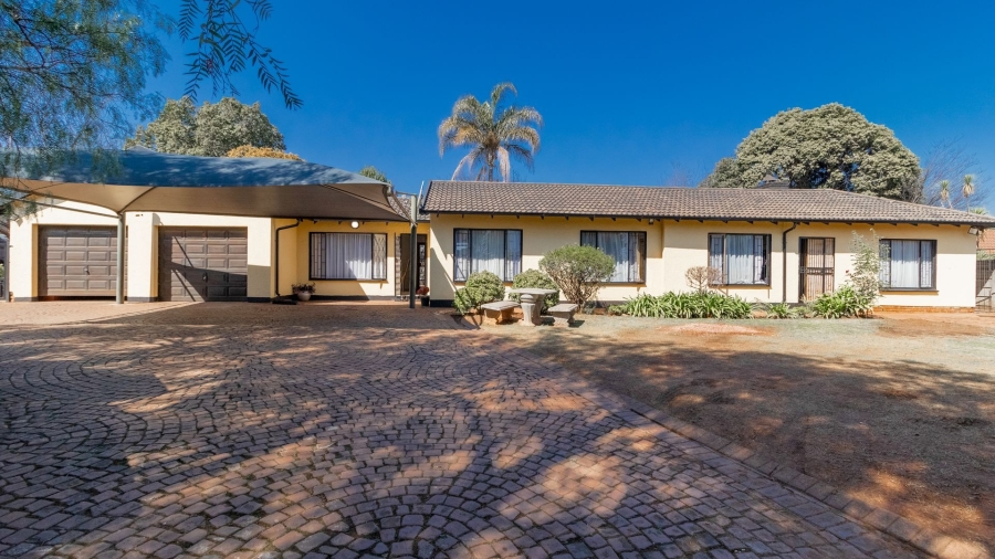 4 Bedroom Property for Sale in Crystal Park Gauteng