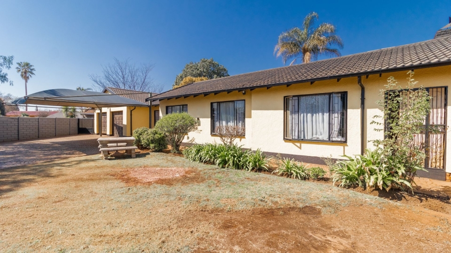 4 Bedroom Property for Sale in Crystal Park Gauteng