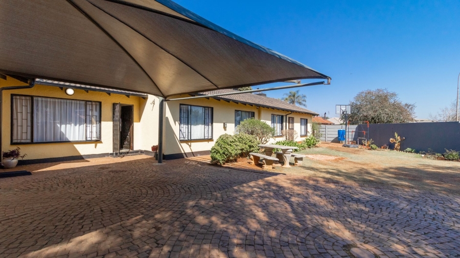 4 Bedroom Property for Sale in Crystal Park Gauteng