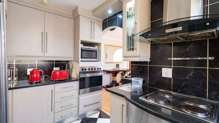 4 Bedroom Property for Sale in Crystal Park Gauteng