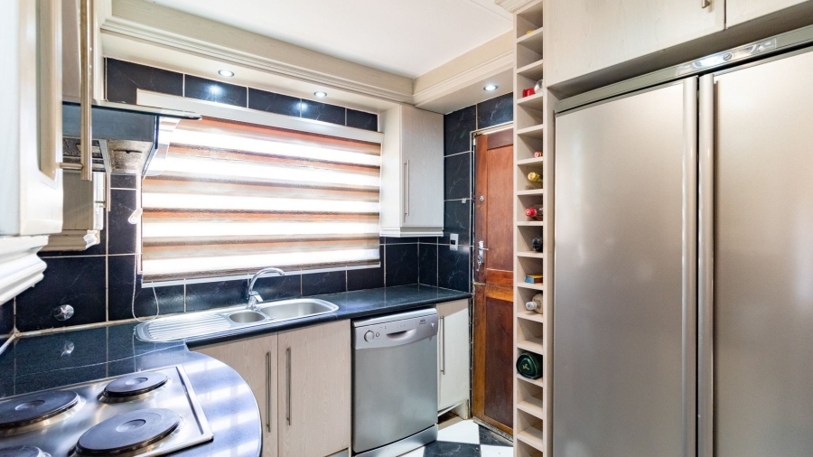 4 Bedroom Property for Sale in Crystal Park Gauteng