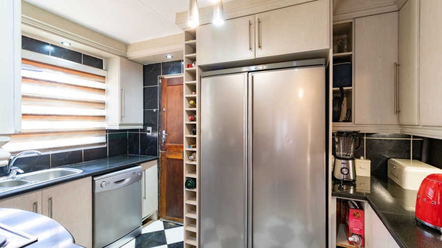 4 Bedroom Property for Sale in Crystal Park Gauteng