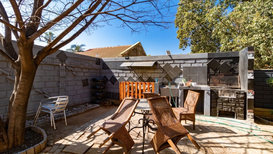 4 Bedroom Property for Sale in Crystal Park Gauteng