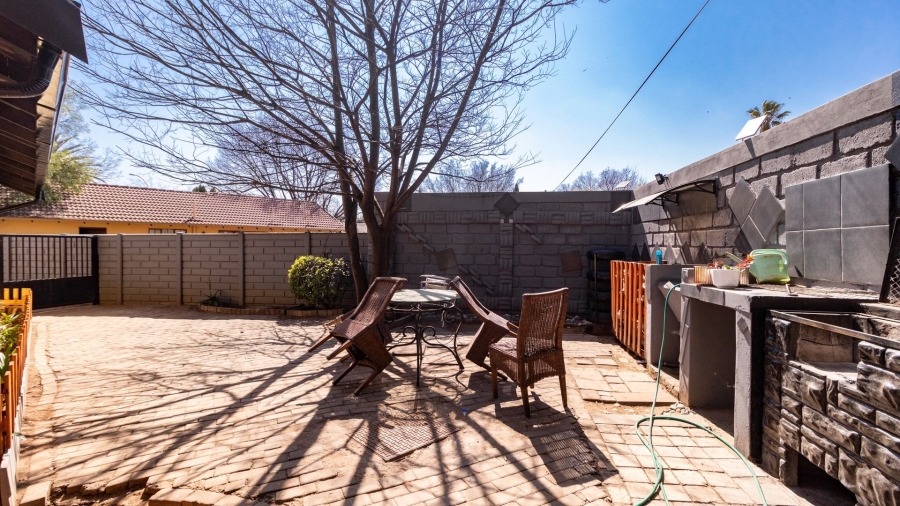 4 Bedroom Property for Sale in Crystal Park Gauteng