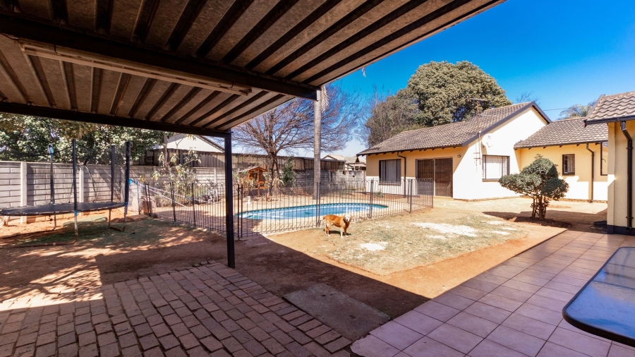 4 Bedroom Property for Sale in Crystal Park Gauteng