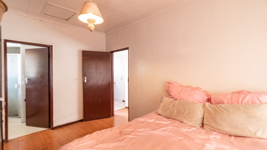 4 Bedroom Property for Sale in Crystal Park Gauteng