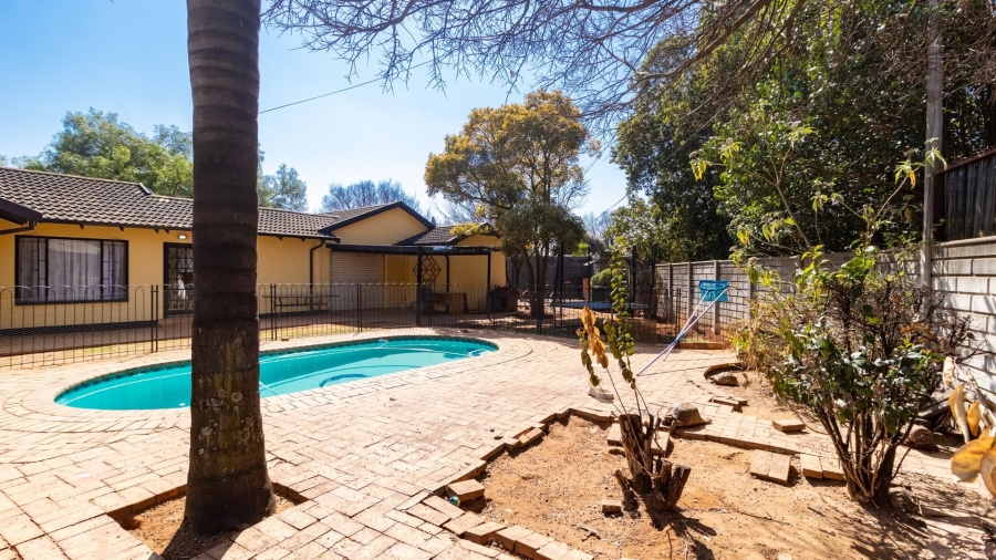 4 Bedroom Property for Sale in Crystal Park Gauteng