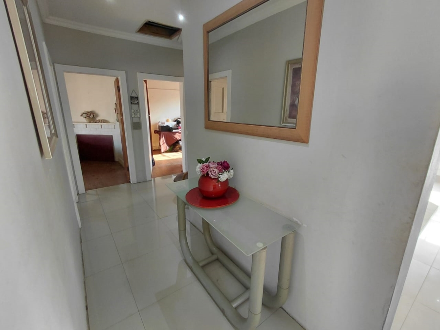 5 Bedroom Property for Sale in East Geduld Gauteng