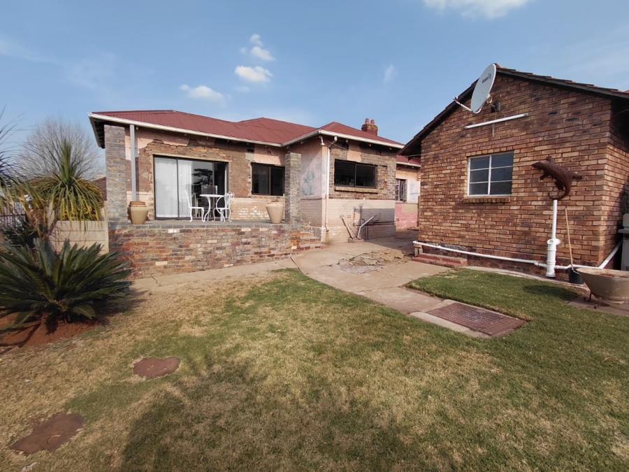 5 Bedroom Property for Sale in East Geduld Gauteng