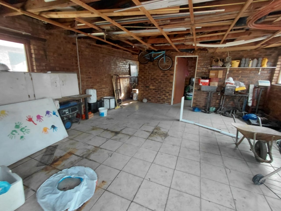 5 Bedroom Property for Sale in East Geduld Gauteng