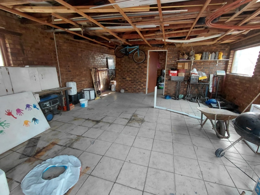 5 Bedroom Property for Sale in East Geduld Gauteng