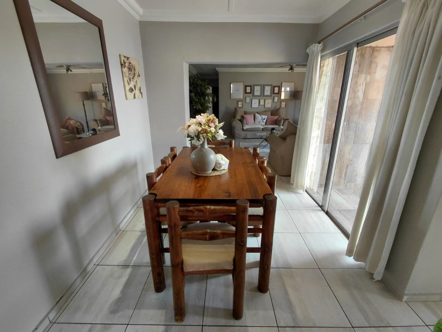 5 Bedroom Property for Sale in East Geduld Gauteng