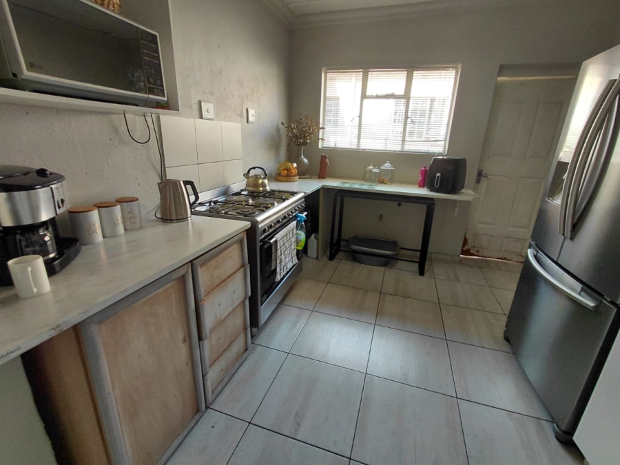 5 Bedroom Property for Sale in East Geduld Gauteng