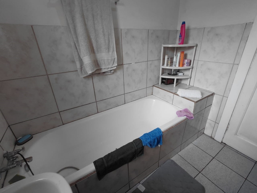 5 Bedroom Property for Sale in East Geduld Gauteng