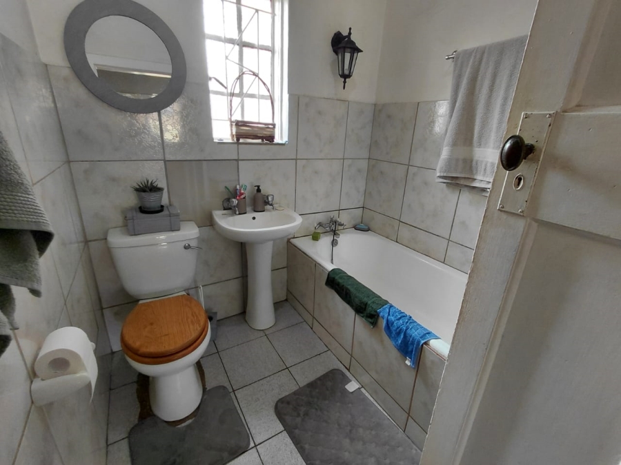 5 Bedroom Property for Sale in East Geduld Gauteng