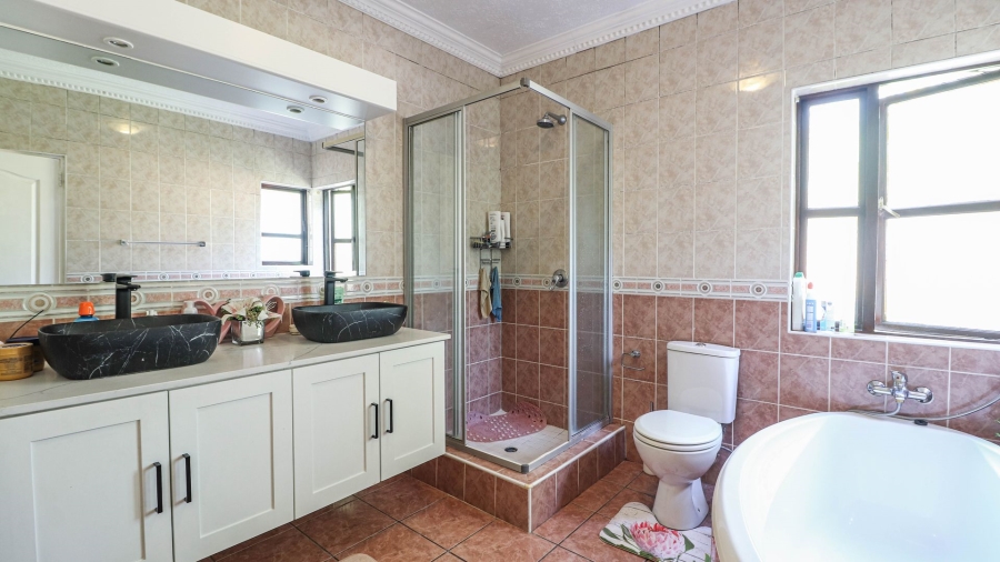 3 Bedroom Property for Sale in Morningside Manor Gauteng